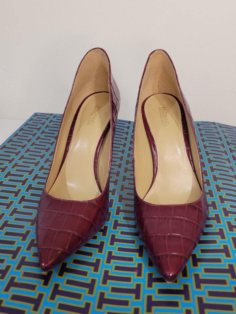 Michael Kors Leather Croc Stiletto Heels Burgundy Sz 8.5 EXCELLENT - Picture 2 of 12